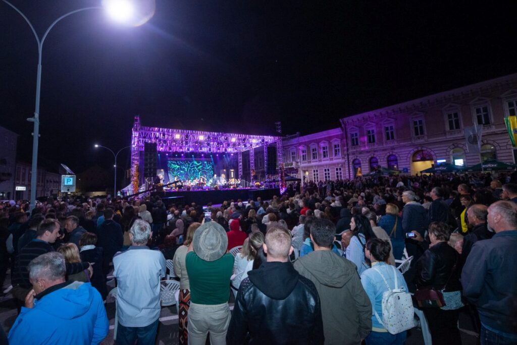 Zlatne žice Slavonije - Najveći festival tamburaške glazbe u Hrvatskoj - [FOTO] Zlatne žice Slavonije: Petak 2. rujna