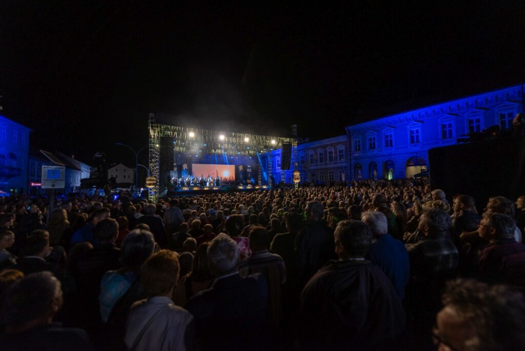 Zlatne žice Slavonije - Najveći festival tamburaške glazbe u Hrvatskoj - Festival „Zlatne žice Slavonije“ u finalu Porina!