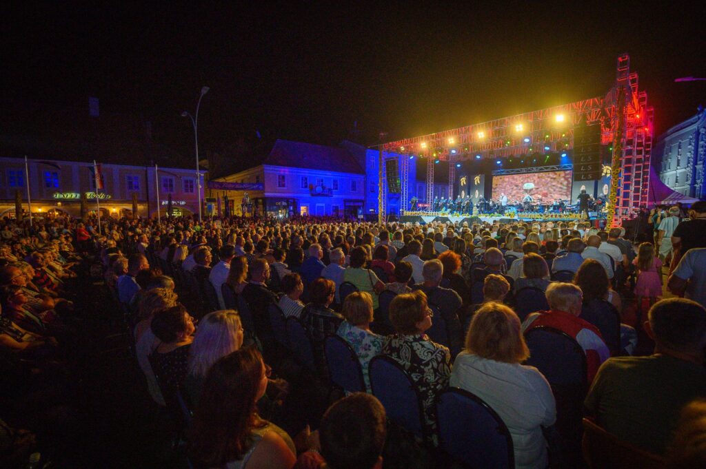 Zlatne žice Slavonije - Najveći festival tamburaške glazbe u Hrvatskoj - Zlatne žice Slavonije: Nedjelja 8.9.2024.